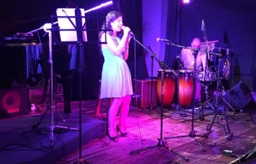 קרן ברוך - זמרת יוצרת